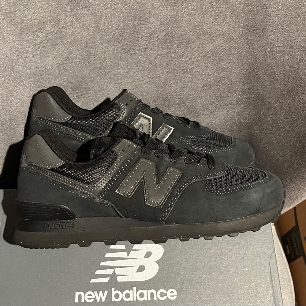 New Balance Men’s Sneakers Black Size 9 US